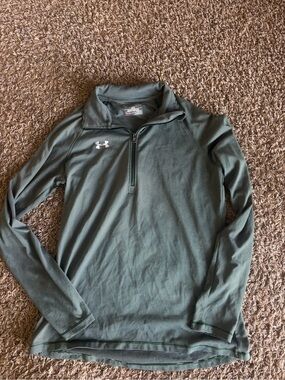 UA pull over size small